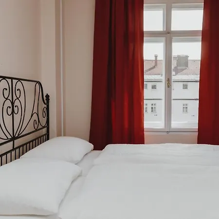 Party Zzz Albergue Liubliana