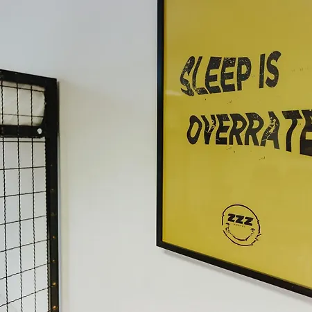 Zzz *