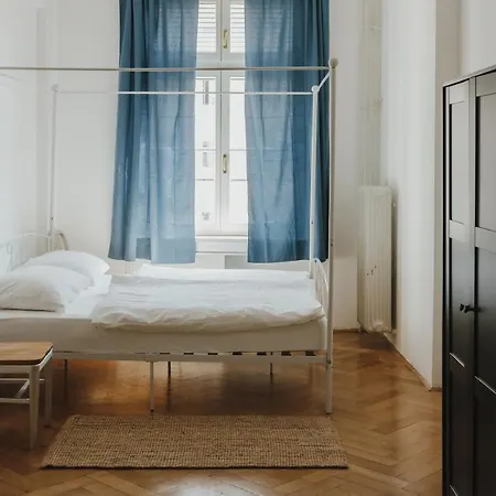 Zzz Hostel