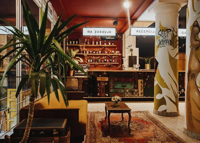 Party Zzz ホステル *